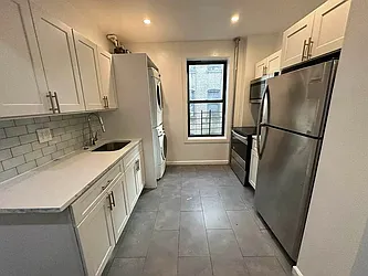 917 Ogden Avenue, #5B