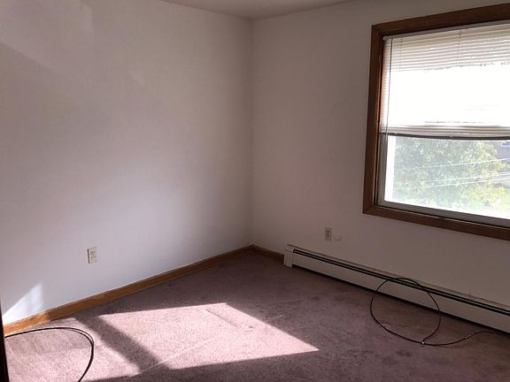 5th image of 4261 North St APT 9