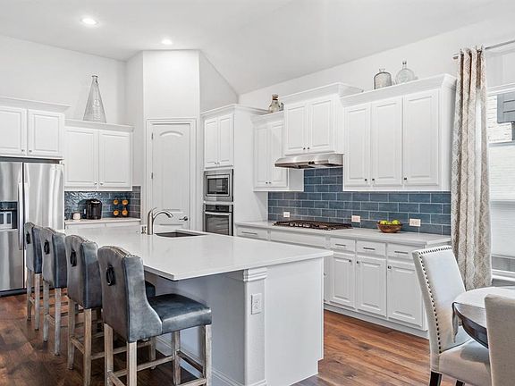 5th image of 208 Headwaters Dr