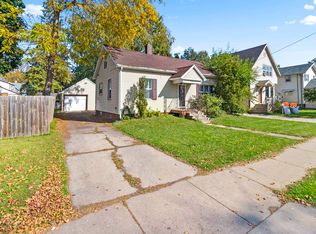 1060 Dousman St, Green Bay, WI 54303