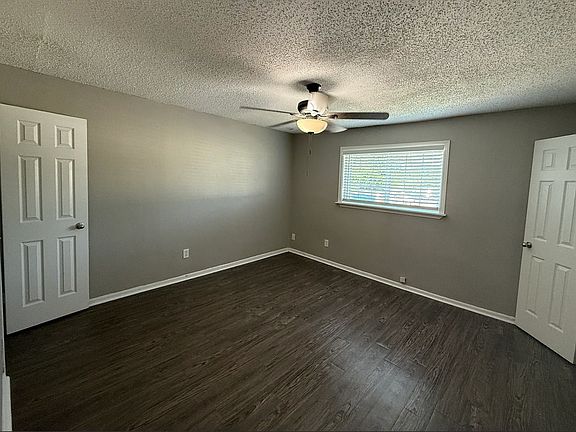 4th image of 800 NW 12th St #D1eefa02c