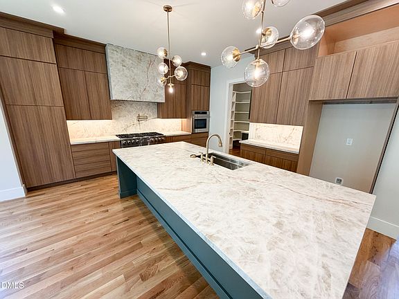 4th image of 150 Cherry Bark Dr