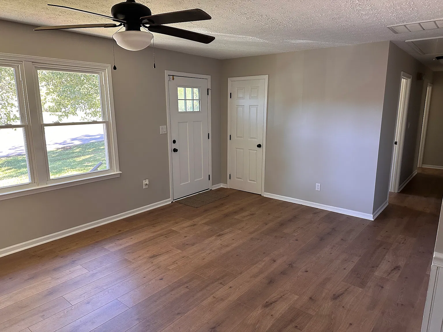 3 bed, 1030 sqft, $1,750 — Photo 2