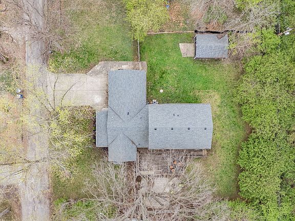 5th image of 2605 Beach Ave