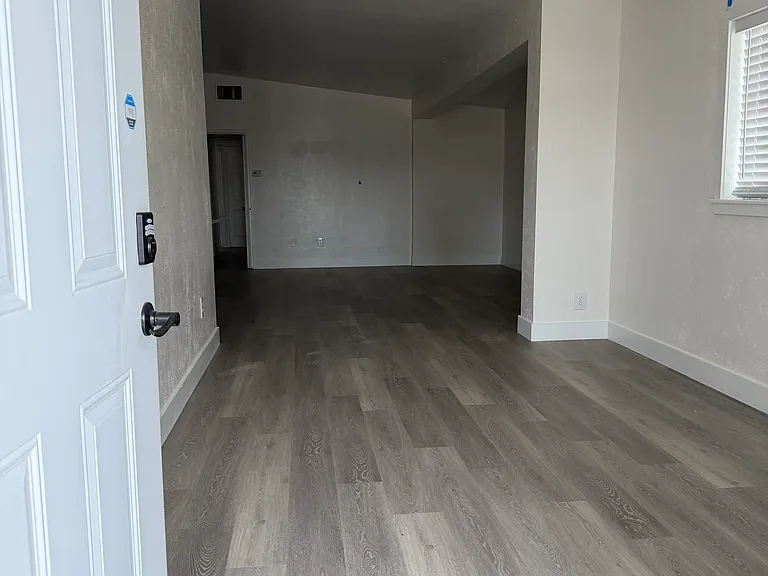 2500 Myrtle Ave — Photo 5