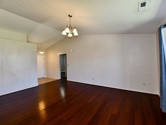 5th image of 894 Rosewood Dr
