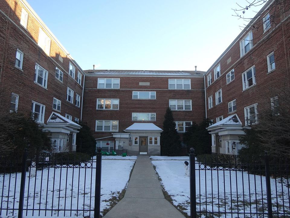 1st image of 2927 W Summerdale Ave APT 1