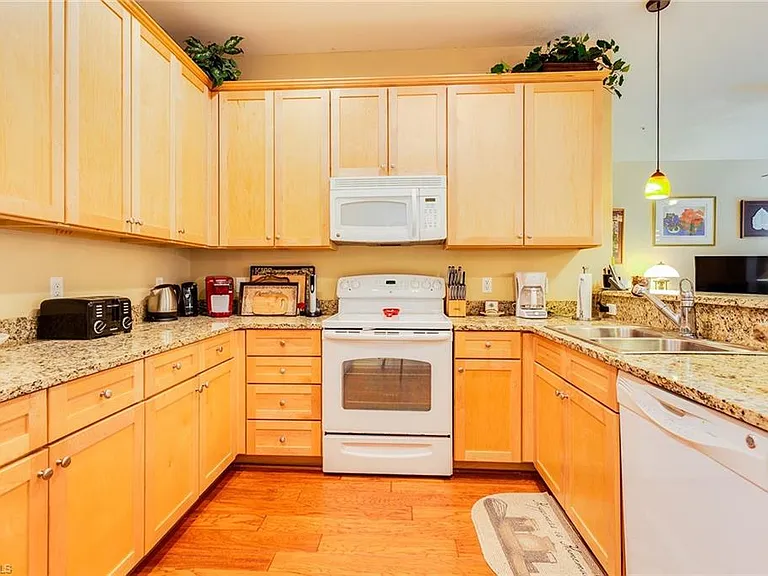 9088 Chula Vista St #108-3 — Photo 12