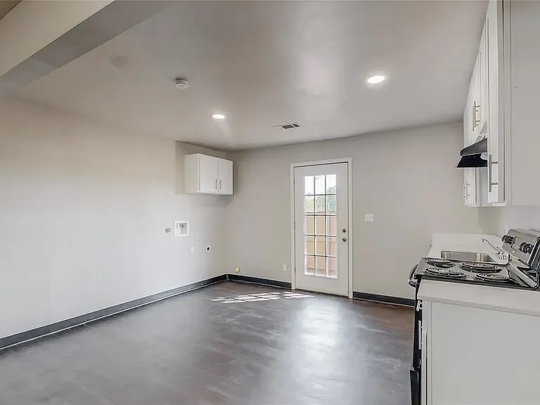 3810 Cotton Ln — Photo 11