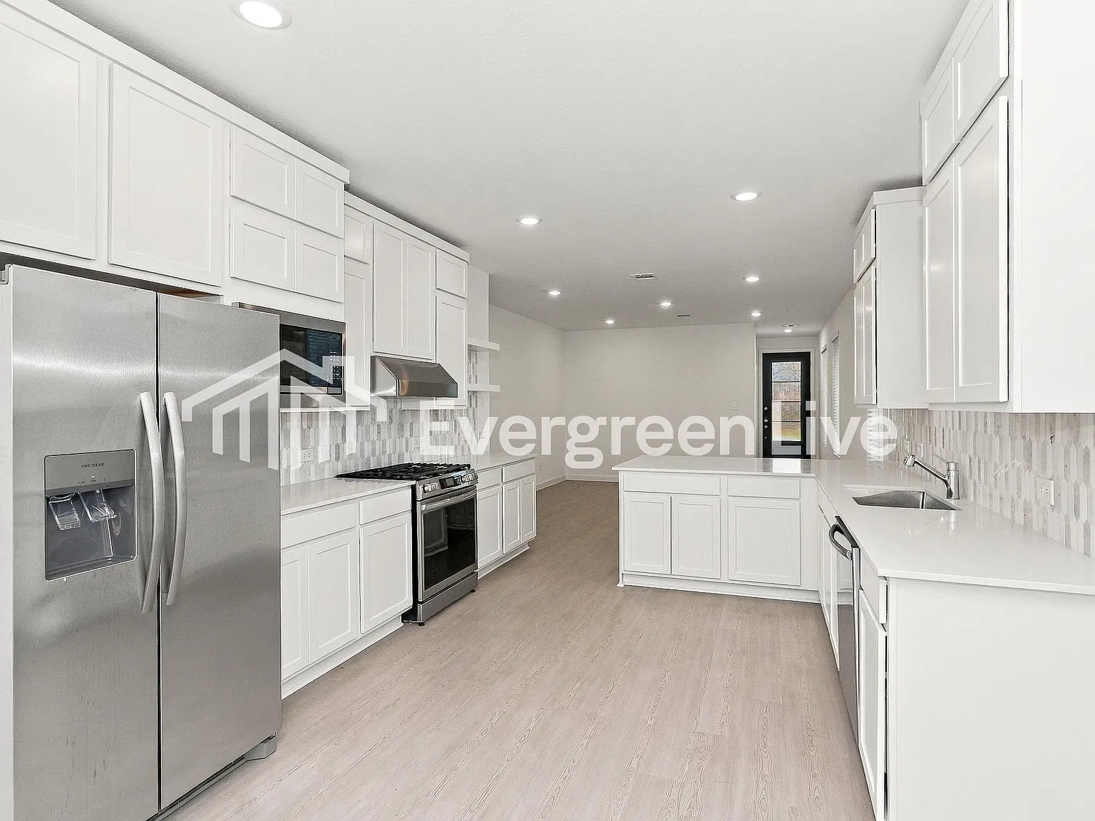 4 bed, 2.0 bath, 1655 sqft, $1,990 — Photo 3