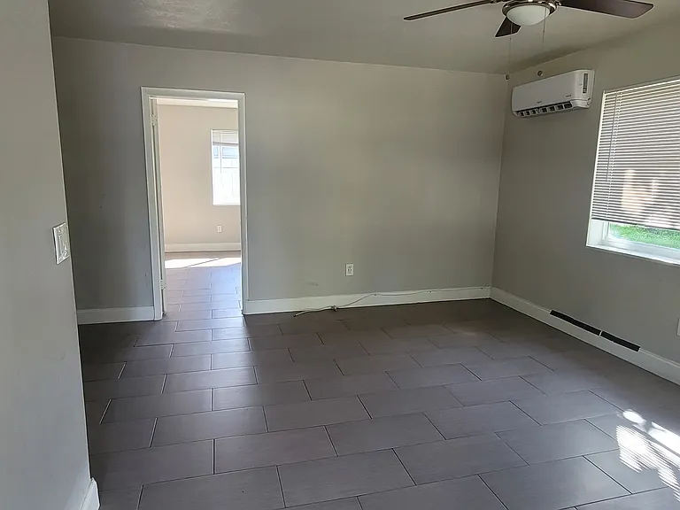 800 Moffett St #4 — Photo 2
