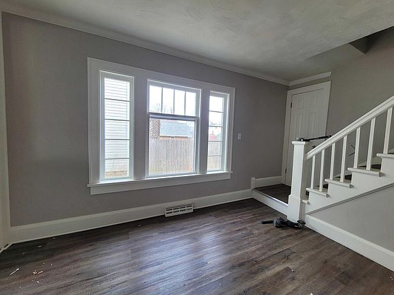 4th image of 555 S Main St #555