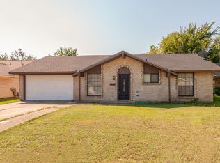 417 Oak Ridge Pl, Grand Prairie, TX 75052
