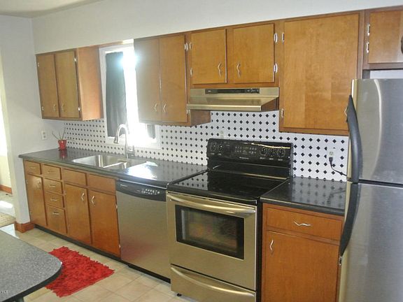 3rd image of 216 Kneale Ave S