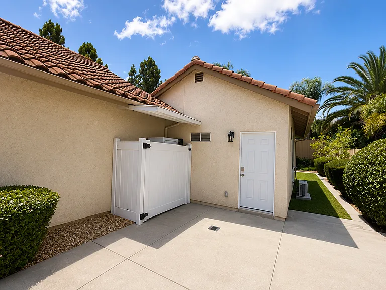 5174 Alamosa Park Dr #B — Photo 4
