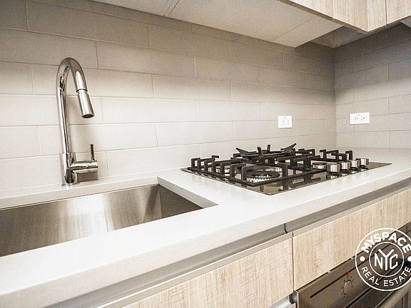 4th image of 505 Saint Marks Ave APT Ba