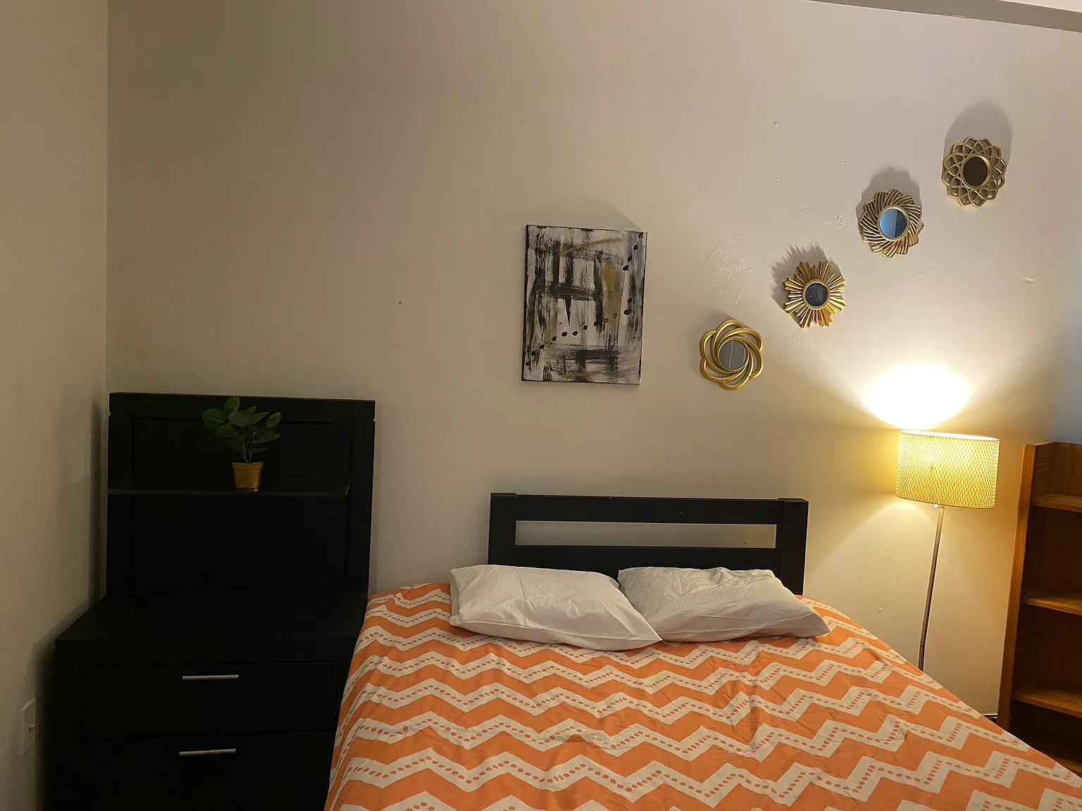 5 bed, 2501 sqft, $750 — Photo 3