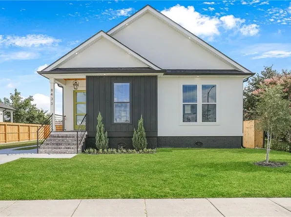 8433 Fairfax Dr, Chalmette, LA 70043