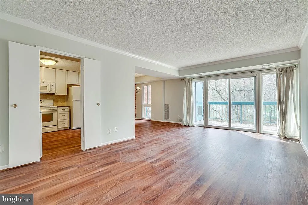 2 bed, 1.5 bath, 1073 sqft, $2,385 — Photo 1