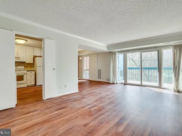 11843 Shire Ct APT 22, Reston, VA 20191
