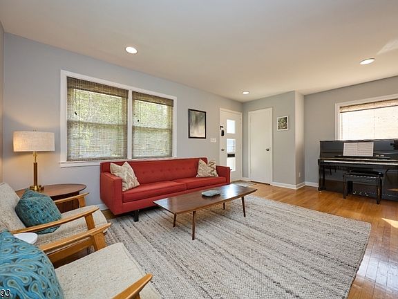 5th image of 745 Mclaughlin Pl