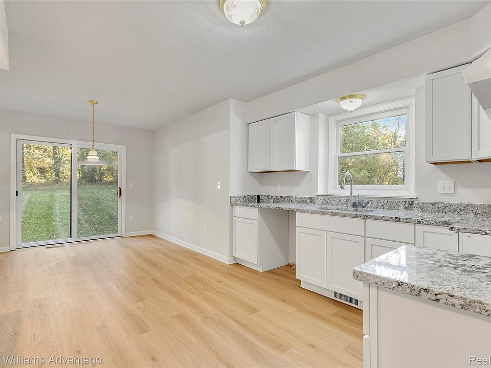 3741 Stoneridge Ct, photo 4