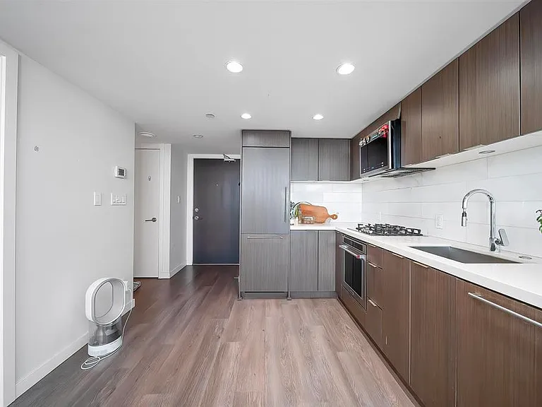 8189 Cambie St #2605 — Photo 9