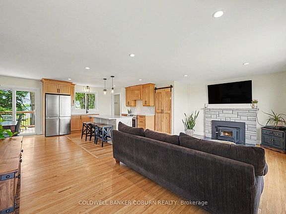 3rd image of 11895 Cloverdale Rd