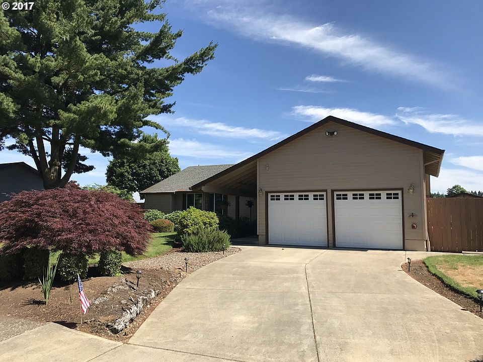 1st image of 2105 SE Gerhard Dr