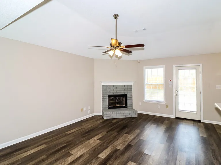 1123 Dove Hollow Cir W — Photo 4