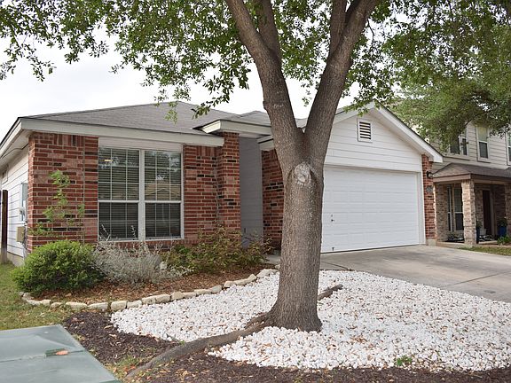 2nd image of 224 San Saba