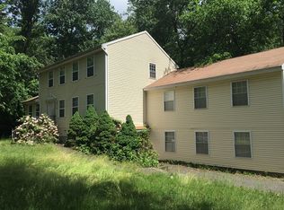 195 Broadbridge Rd, Trumbull, CT 06611