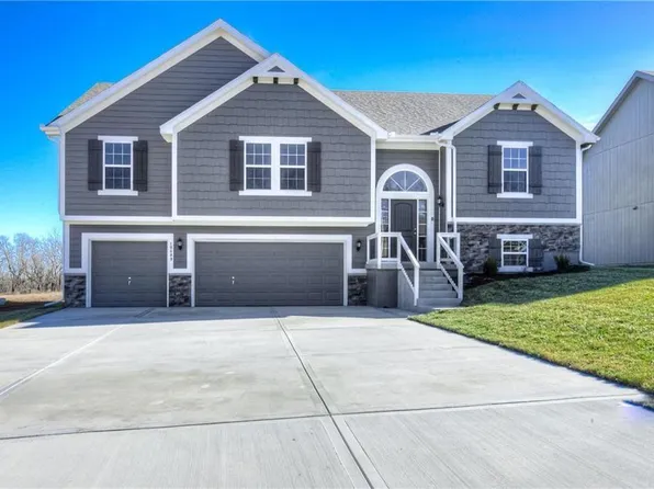 4904 NE 102nd St, Kansas City, MO 64156
