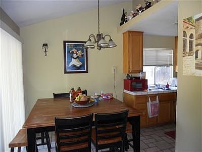 5th image of 15 Suburban Ct