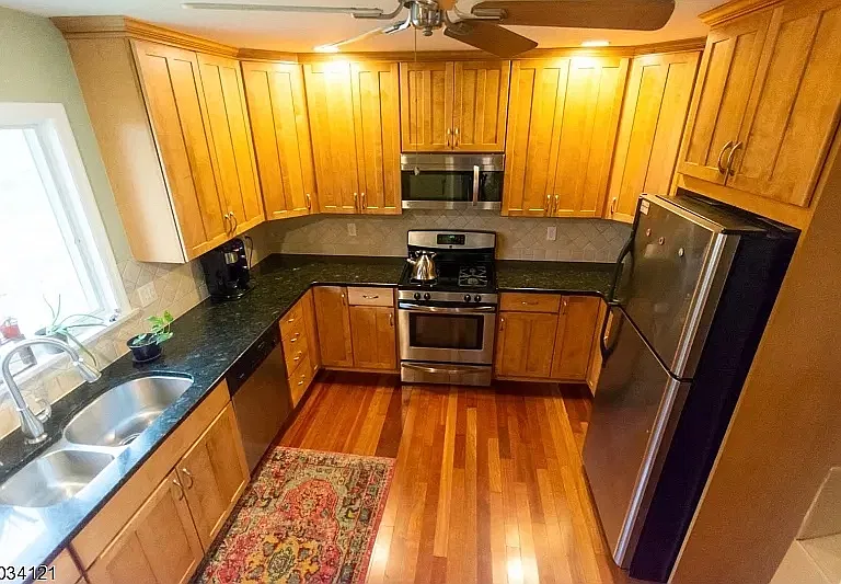 4 bed, 1904 sqft, $3,300 — Photo 2