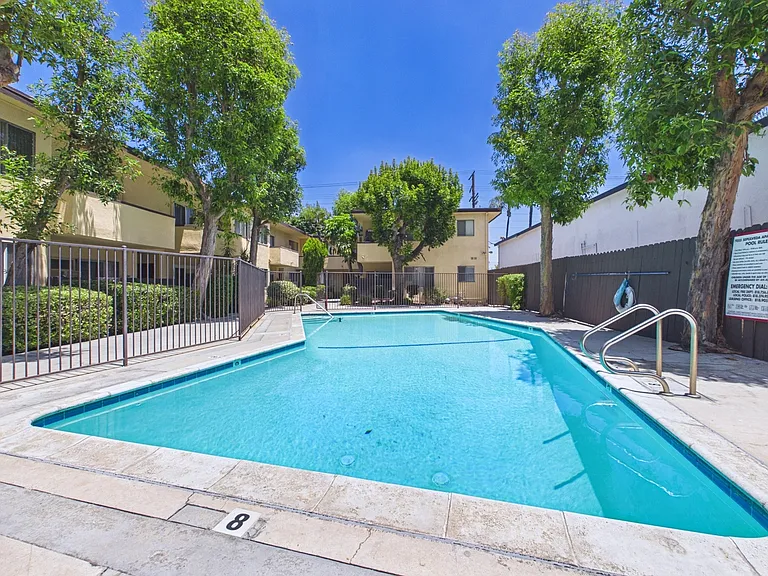 Sepulveda Apartments — Photo 43
