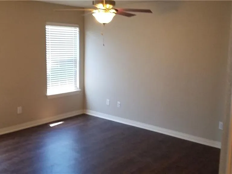 631 N Longfellow Ln — Photo 13