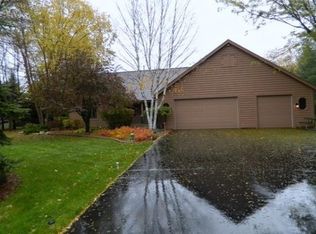W312S676 Wildwood Trl, Delafield, WI 53018