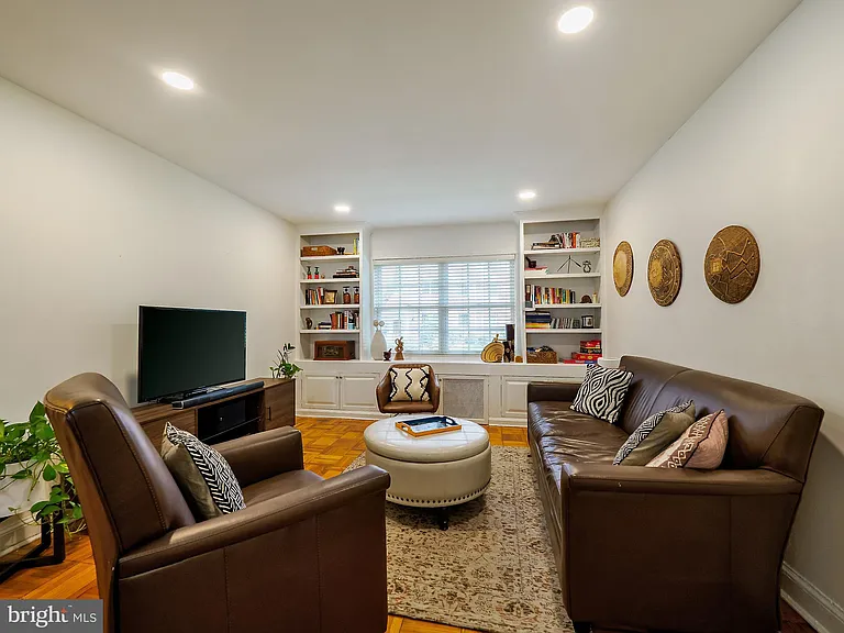 1608 W Abingdon Dr #102 — Photo 6