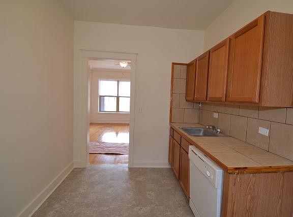 4th image of 4417 N Hazel St #1