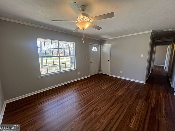 4th image of 466 Edgar Cir