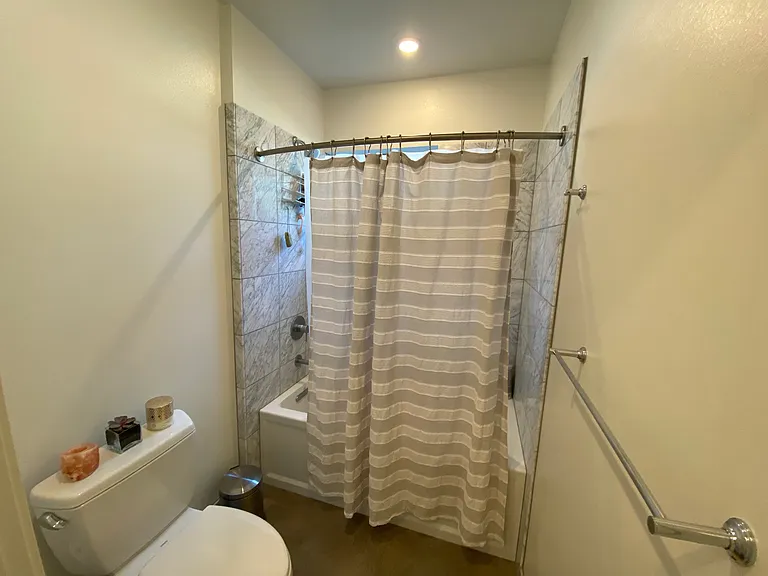 2351 Franklin Ave E #101 — Photo 17