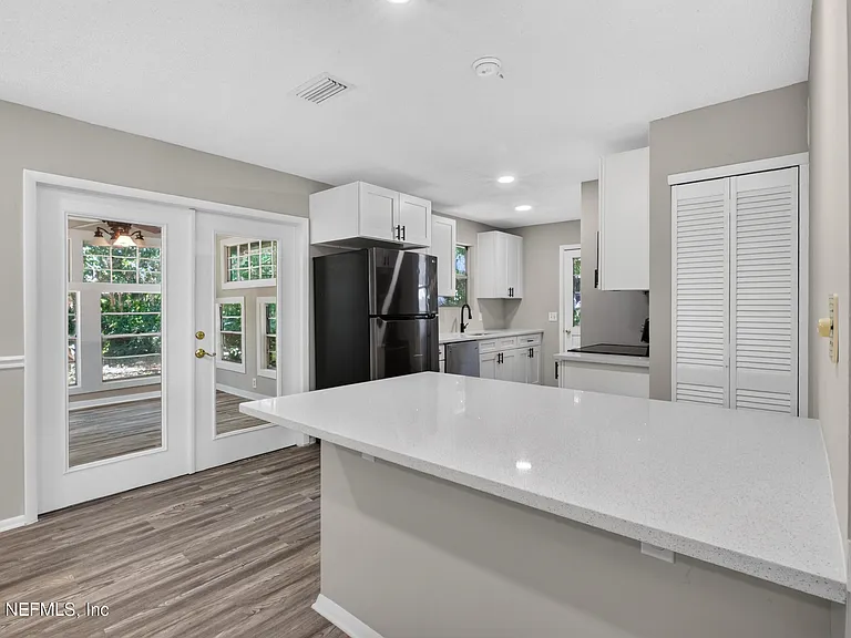 417 S Pine Ave — Photo 13