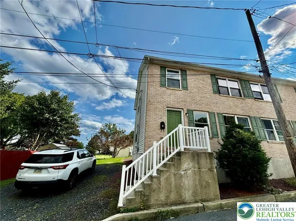 11 W Jewel St, Roseto, PA 18013