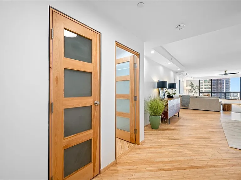 1 Beach Dr SE #2211 — Photo 2