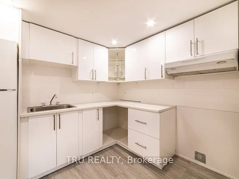2424 Iris St #B — Photo 7
