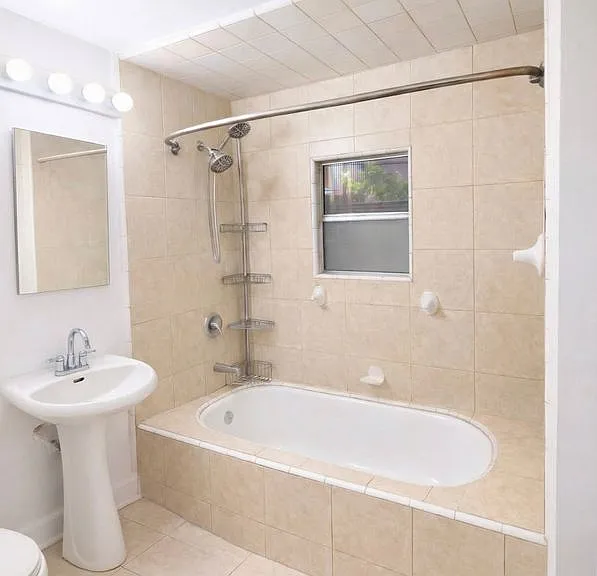 1661 W 36th Pl — Photo 7