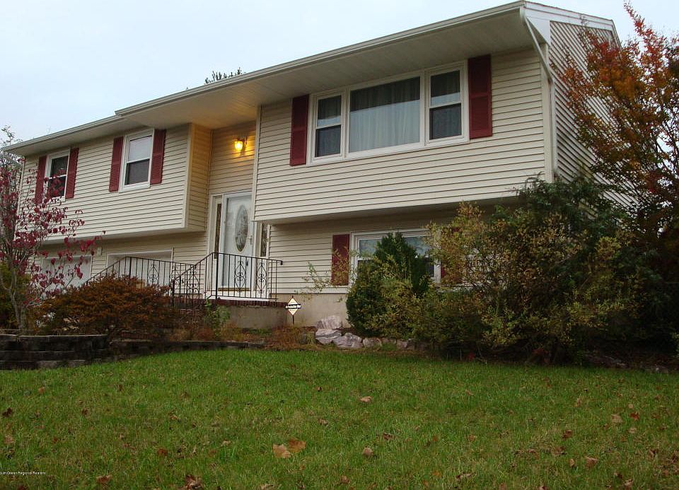 1st image of 10 Millen Dr