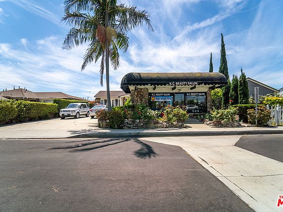 3rd image of 2822 Redondo Beach Blvd