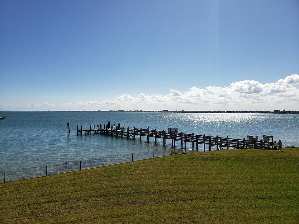 1st image of 30 Harbour Isle Drive W #206